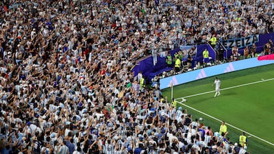 Lionel Messi walks to take a corner during the match between Argentina and Algeria at Kansas City Stadium. AFP