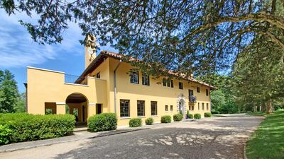 Set on 30 Mark Twain Lane, the historic estate is currently on the market for $3.9 million. All Photos: Sotheby’s International Realty.