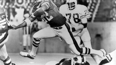 Simpson plays during an NFL game in September 1977. AP