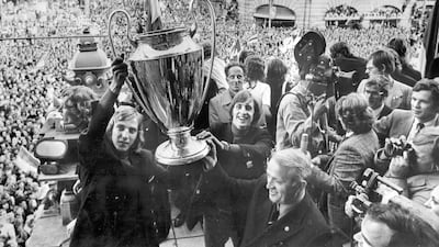 This file photo taken on June 03, 1972 shows Dutch football ledgend Johan Cruyff holding the winner’s cup outside the municiple theatre in Amsterdam on Juin 3, 1972 after the Ajax Amsterdam beat Inter Milan. / AFP / staff