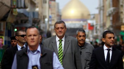 Special Representative and Head of the United Nations Assistance Mission in Iraq (UNAMI) Jan Kubis walks (C) in the holy city of Najaf on November 29, 2018. AFP