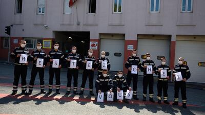 Stay at home: the message of French firefighters in Marseille, 03 April, during the strict lockdown in France. AFP