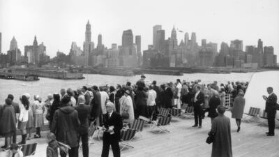 Passengers on the QE2 line the rails as the ship pulls into New York City, May 1969. Getty Images