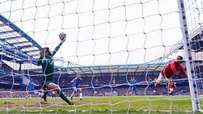 LONDON, ENGLAND - APRIL 01: Petr Cech of Chelsea saves from Javier Hernandez of Manchester United during the FA Cup with Budweiser Sixth Round Replay match between Chelsea and Manchester United at Stamford Bridge on April 1, 2013 in London, England. (Photo by Mike Hewitt/Getty Images) *** Local Caption *** 165173474.jpg