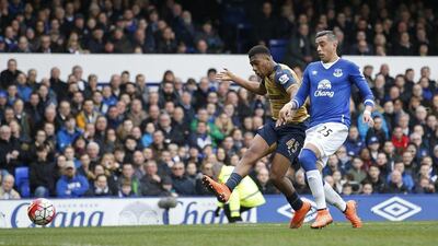 Arsenal’s Alex Iwobi scores their second goal. Action Images via Reuters / Carl Recine