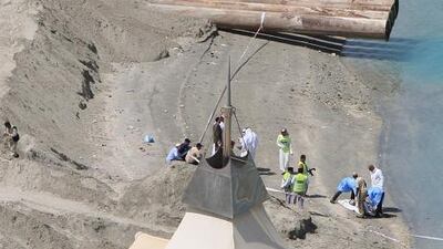 ABU DHABI - 09MAR2011 - A team of police inspecting a dead body on Corniche yesterday in Abu Dhabi. Ravindranath K / The National