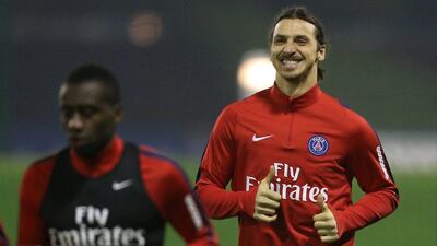 Paris Saint-Germain's Swedish striker Zlatan Ibrahimovic (R) takes part in a training camp in the Qatari capital Doha on December 27, 2015. AFP PHOTO / KARIM JAAFAR