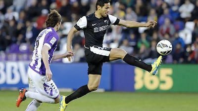 Roque Santa Cruz, right, was given an offer but he may opt for Serie A club Bologna. Cesar Manso / AFP