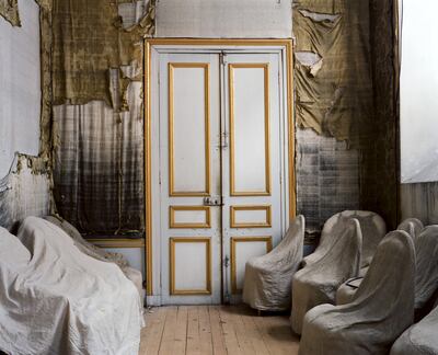 The yet-to-be restored entrance to the theatre's back-of-house areas. Gilles Coulon /Tendance Floue / OPPIC
