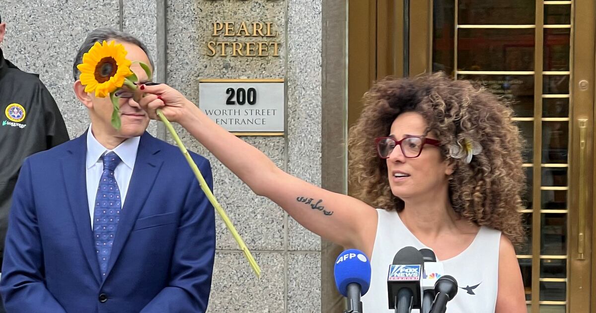Aktivistin Masih Alinejad sagt, Trump solle die Fehler von Biden und Obama ...
