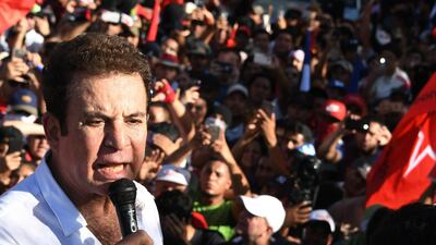 The presidential candidate for Honduras' Opposition Alliance against the Dictatorship, Salvador Nasralla (C), gives a speech to thousands of supporters taking part in a demonstration. AFP/Orlando Sierra