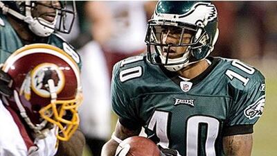 The Eagles' DeSean Jackson, right, can hurt the Giants in a pivotal game today.