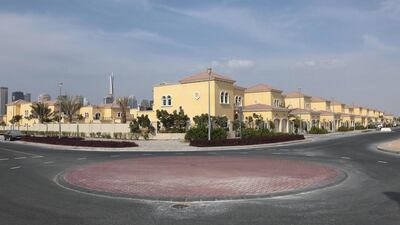 JUMEIRAH PARK VILLAS: Q4 2015-Q1 2016 down 1%. Q1 2015-Q1 2016 down 13%. 3BR - between Dh180,000 and Dh245,000. 4BR - between Dh200,000 and Dh290,000. 5BR - between Dh230,000 and Dh 350,000. Jeffrey E Biteng / The National