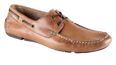 Boat shoes pack a stylish punch – and are the best pair to wear in our desert weather, whether he’s padding around the marina or strolling through the city. Aldo’s heritage men’s line, Mr B, has this elegantly assured aesthetic that’s evident in???