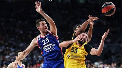 Barcelona's Nikola Mirotic in action against Anadolu Efes' Alec Peters during the EuroLeague basketbal match between Anadolu Efes and Barcelona in Istanbul, Turkey. EPA