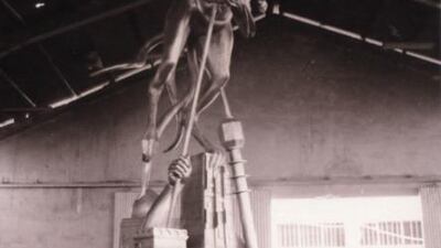 The Last Aggression Monument, for the Presidential Site in North Tikrit, in Natiq Al Alousi’s workshop in 1999. Courtesy Natiq Al Alousi