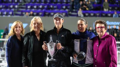Garbine Muguruza, center, with Billie Jean King, right, Conchita Martinez, second from right, Chris Evert, left, and Martina Navratilova, after defeating Anett Kontaveit in the final match of the WTA Finals in Guadalajara, Mexico on November 17, 2021. AP