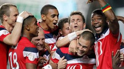 Lille's Joe Cole, centre, celebrates with teammates after scoring against St Etienne.