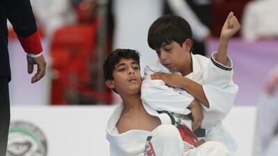 Abdulla Al Blooshi and Eisa Al Hajeri compete in the semi final white infant to 46.5 kg event. Delores Johnson / The National / September 20, 2015