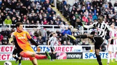 Papiss Cisse, right, hits Newcastle's winner past Stoke goalkeeper Asmir Begovic. Stu Forster / Getty Images