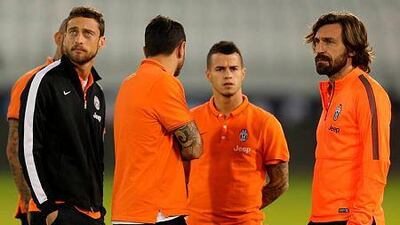 Juventus players arrive for a training session in Doha on December 21, 2014, on the eve of the Italian Super Cup final football match between Juventus and Napoli. AFP PHOTO / AL-WATAN DOHA / KARIM JAAFAR
