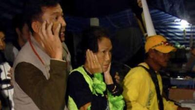 Thai anti-government protesters react after a bomb exploded at the Thai prime minister's office, in Bangkok on Nov 20 2008.