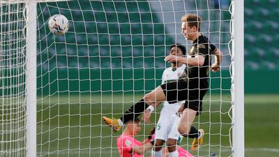 Barcelona's midfielder Frenkie De Jong scores against Elche at the Martinez Valero Stadium. EPA