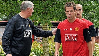 Michael Owen, right, with his new manager Sir Alex Ferguson. Owen will take over the No 7 shirt vacated by Cristiano Ronaldo.