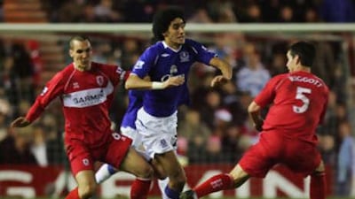 Everton's Marouane Fellaini, centre, is challenged by Emanuel Pogatetz and Chris Riggott of Middlesbrough.