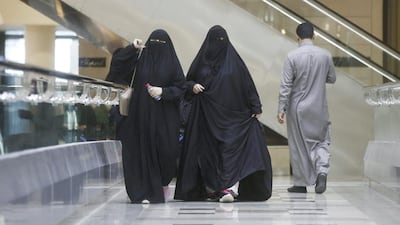 Female Saudi shoppers walk through the Kingdom Centre shopping mall in Riyadh on December 2, 2016. Simon Dawson / Bloomberg