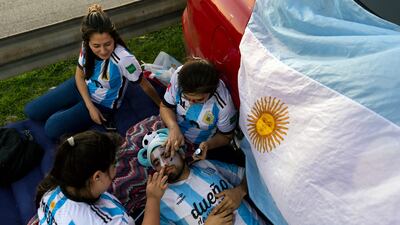 Argentina fans await the arrival of the players after their World Cup win. AFP