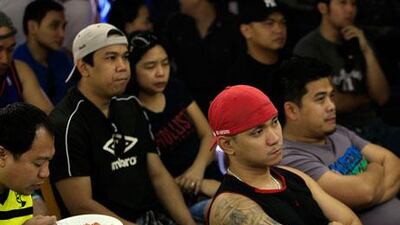 Fans watch the fight between Pacquiao and Bradely at the Tipanan restaurant in Dubai.