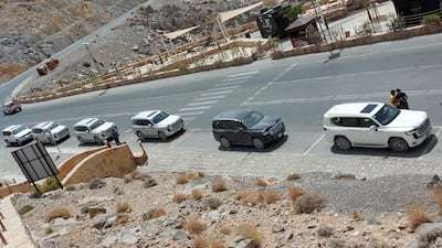 The LC300 convoy halfway up Jebel Jais.