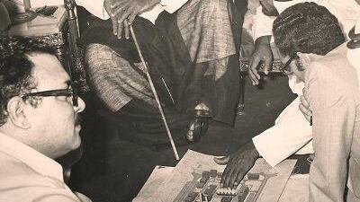 Izhar Haider, left, with Sheikh Zayed during the planning of Abu Dhabi.