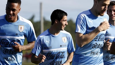 Uruguay’s National soccer team striker Luis Suarez (C) warms up during a training session in preparation for qualifying matches against Brazil and Peru. REUTERS/Andres Stapff
