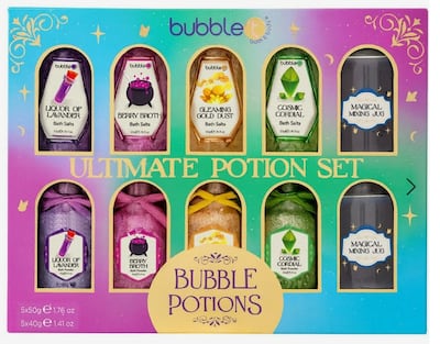 Mini Hermione Grangers will love to pour together different potions to create new scents and colours. Photo: Bubble T
