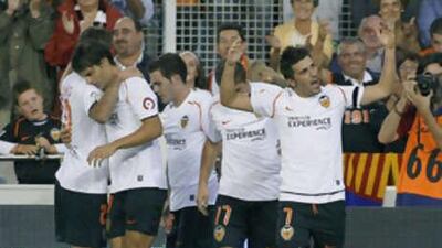 David Villa, right, helped Valencia to a hard-fought 4-2 win against Deportivo La Coruna to move Los Che to the top of the table.