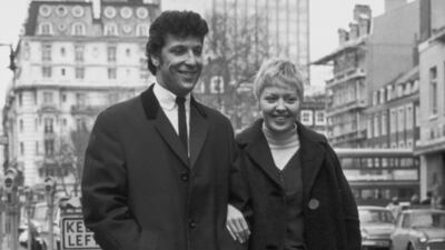 Welsh singer Tom Jones and his wife Linda walking down a street, 1965. Evening Standard / Getty Images