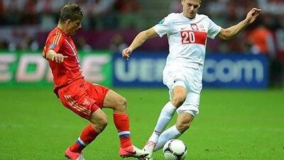 Chelsea have made it a priority to sign a right-back following the exit of Jose Bosingwa, and Lukasz Piszczek, Dortmund's Polish recruit, could replace the Portuguese player at the London club. Leszek Szymanski / EPA