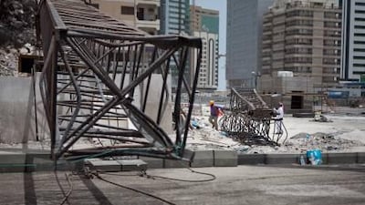 The crane was old, defective and not in compliance with municipal health and safety regulations, the report said.