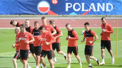 Polish national soccer team players during their team’s training session in La Baule, France, 28 June 2016. Poland will face Portugal in the UEFA EURO 2016 quarter final soccer match on 30 June. EPA/BARTLOMIEJ ZOBOROWSKI POLAND OUT