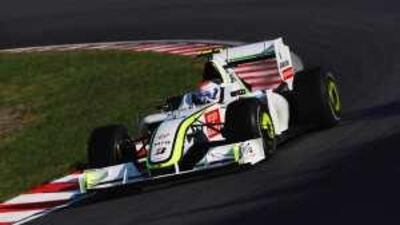 Rubens Barrichello, in action above during Sunday's Japanese Grand Prix, knows that he needs to put in a strong display at the Brazilian Grand Prix to keep his title dreams alive.