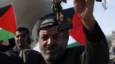 A Palestinian man in the occupied West Bank holds a bunch of keys during a protest against the US decision to recognise Jerusalem as the capital of Israel / AFP