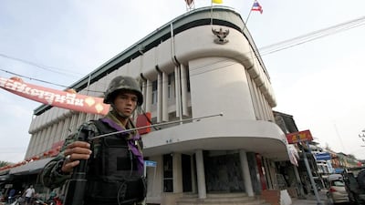 A Thai soldier using a GT200 detector as he patrols the streets of Yala, in Thailand's restive south on March 2, 2010. Activists on June 27, 2016 urged Britain to hand over details of the multimillion-dollar sale to Thailand of fake bomb detectors that led to the detention of scores of innocent people. AFP
