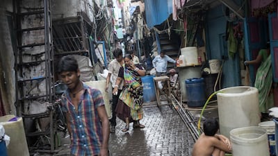 Poverty is rife in the slums of Mumbai and wealthy Indians seem overwhelmed by it. (Danish Siddiqui / Reuters)