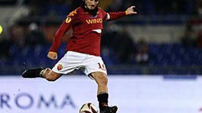Francesco Totti scores a penalty during his side's Europa League win against Basle on Thursday.