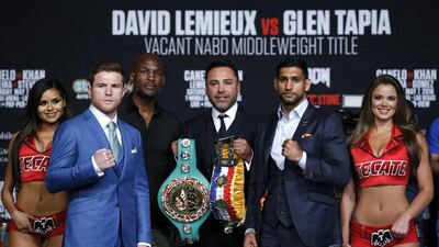 Saul Alvarez, Oscar De La Hoya and Amir Khan pose during the press conference. Andrew Couldridge / Reuters