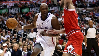 LOS ANGELES, CA - NOVEMBER 17: Lamar Odom #7 of the Los Angeles Clippers drives against Vladimir Radmanovic #77 of the Chicago Bulls at Staples Center on November 17, 2012 in Los Angeles, California. The Clippers won 101-80. NOTE TO USER: User expressly acknowledges and agrees that, by downloading and or using this photograph, User is consenting to the terms and conditions of the Getty Images License Agreement. Stephen Dunn/Getty Images/AFP== FOR NEWSPAPERS, INTERNET, TELCOS & TELEVISION USE ONLY ==