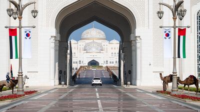 The vehicle carrying Mr Lee arrives at Qasr Al Watan