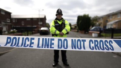 A police officer guards the entrance to a street in the Moss Side area of Manchester on May 28, 2017 as part of the investigation into the suicide bombing of a pop concert that killed 22 people. / AFP / JOHN SUPER